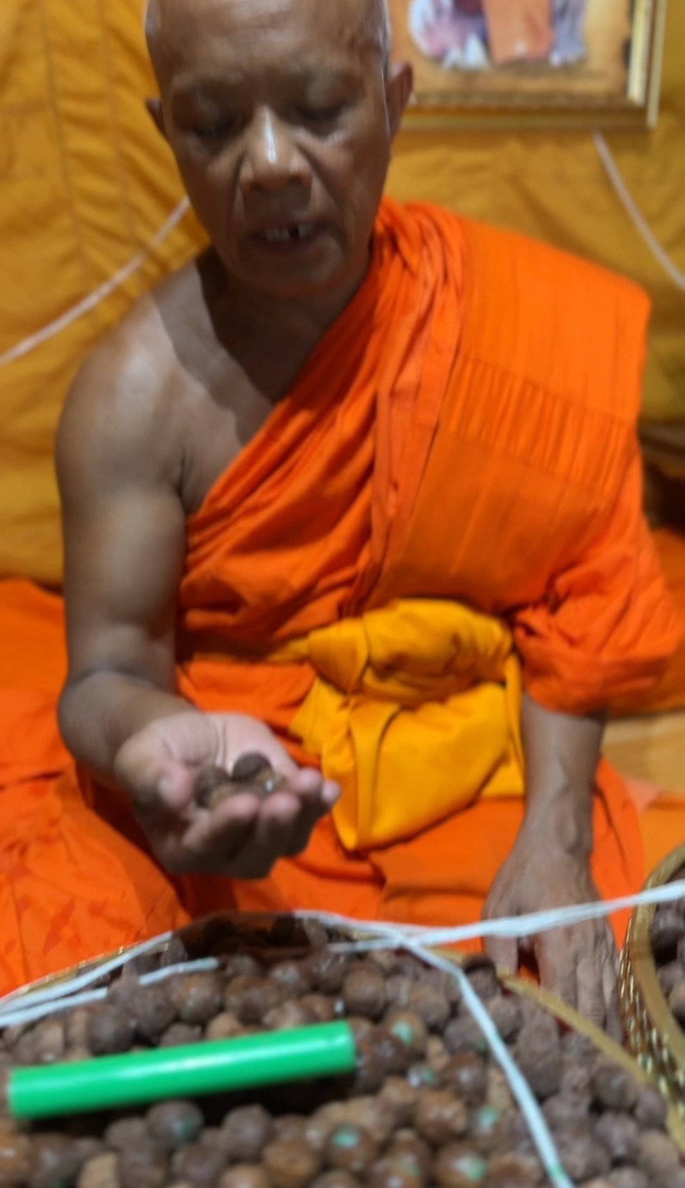 เครื่องรางโบราณ ปรอทกรอ พระราหู เนื้อเสน่ห์ว่านจันทร์แดง หลวงพ่อจักร จารุวณฺโณ เทวดาช่วย ศิษย์ตาเบ๊าะ