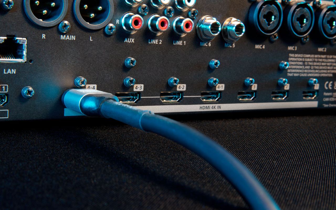 Switcher Roland รุ่น VR-400UHD 4K Streaming AV Mixer