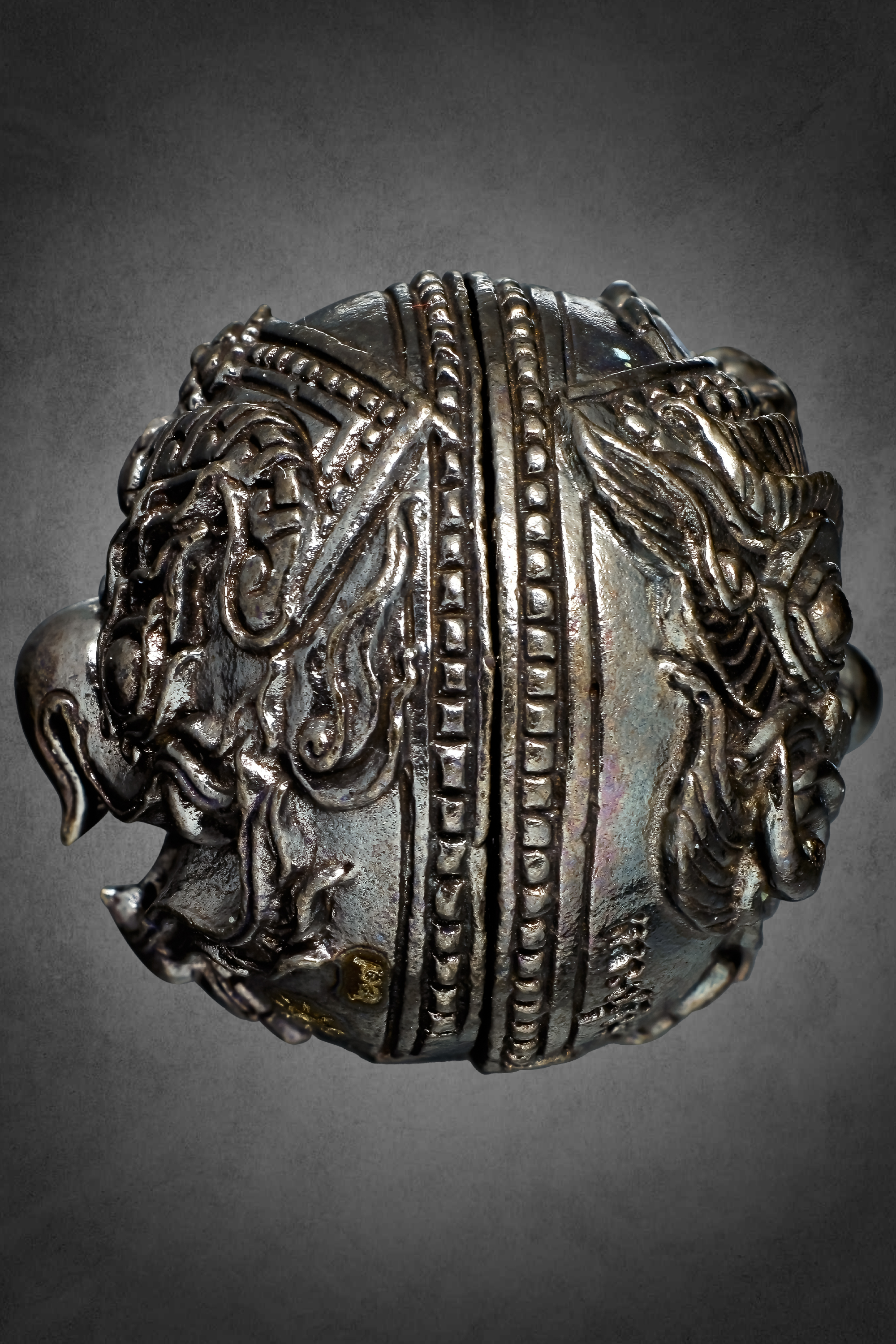 ปรอทกรอ พระราหู ทรงครุฑ รุ่น ๓ เนื้อเหล็กน้ำพี้ิ หลวงปู่จันทร์ วัดซับน้อย จ.เพชรบูรณ์