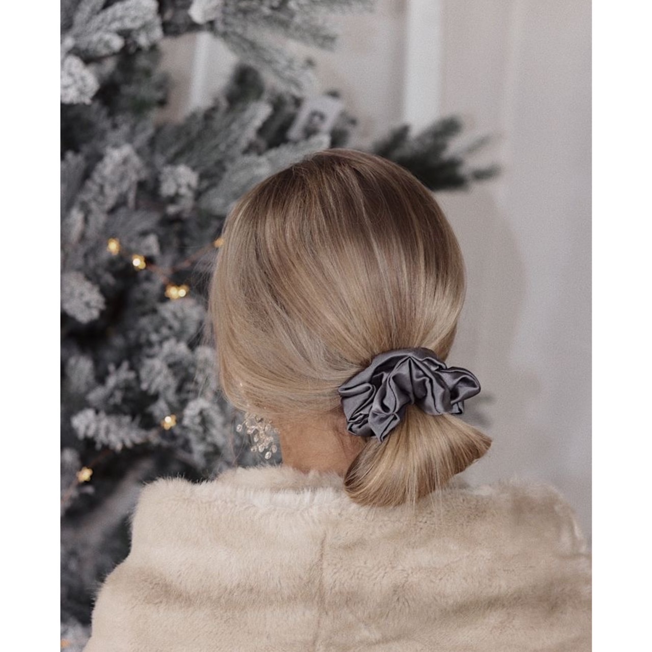 ยางมัดผม สี DARK ASH ทำจาก Luscious Satin ยางรัดผม เนื้อนุ่มละเอียดเกรดพรีเมี่ยม ไม่ดึงผมจนปวดหัว ถนอมเส้นผม ช่วยให้ผมไม่ขาด