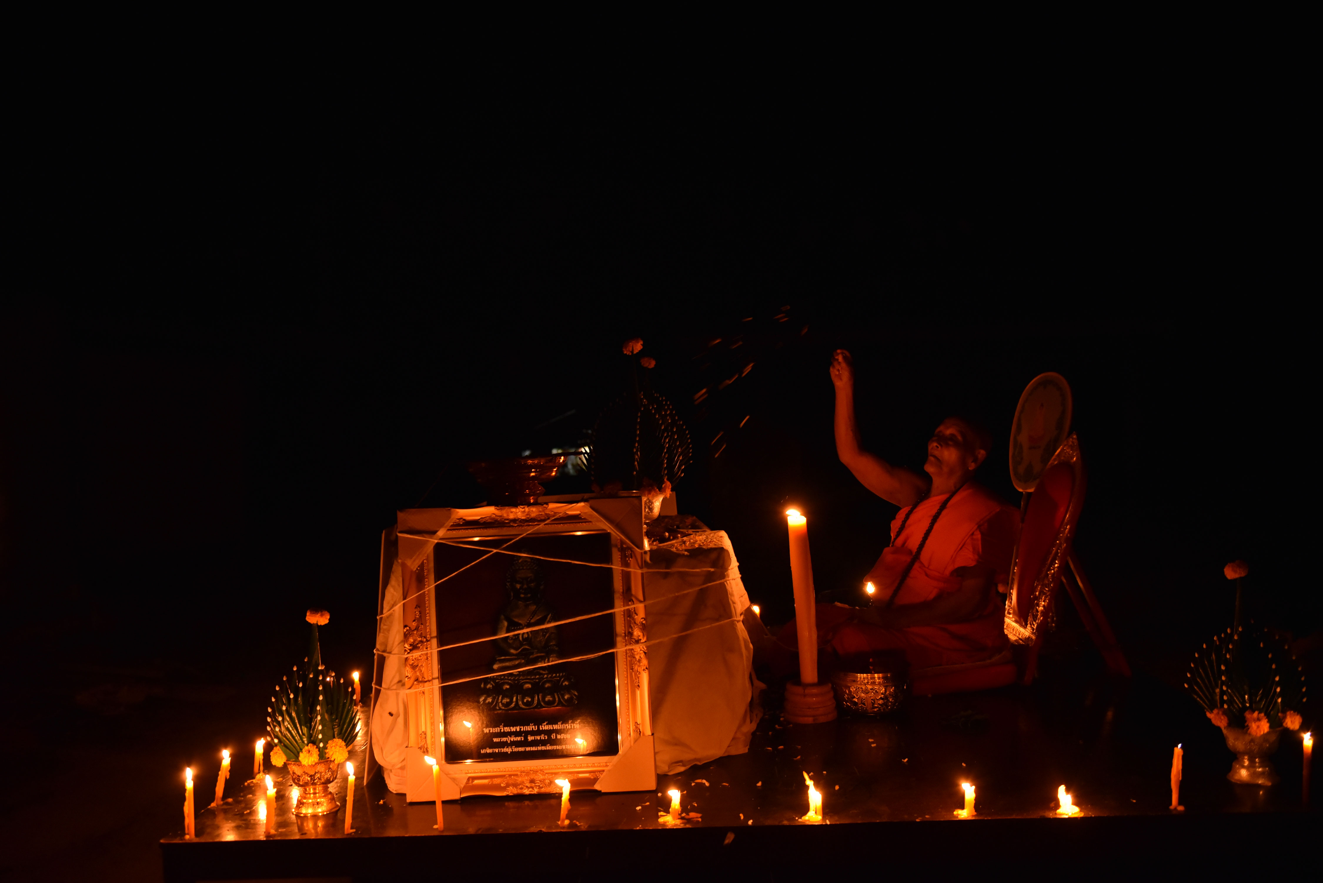 พระกริ่งเพชรกลับ เนื้อเหล็กน้ำพี้ผสมเหล็กไหลบรรจุกริ่ง หลวงปู่จันทร์ วัดซับน้อย