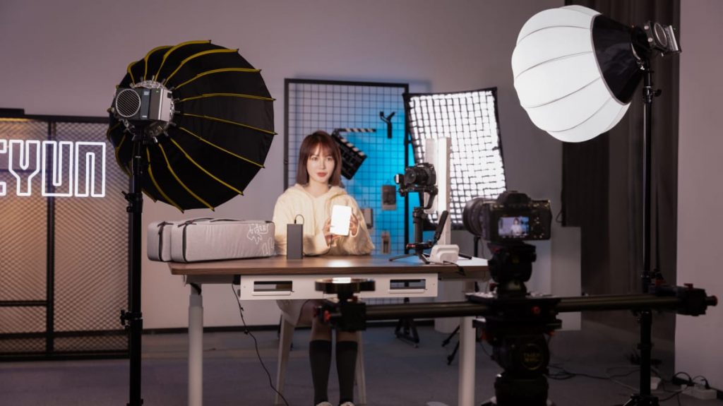 Zhiyun Molus รุ่น X100 Pro ไฟสตูดิโอต่อเนื่องขนาดเล็กพกพาสะดวก | รับประกันศูนย์ไทย สำเนา