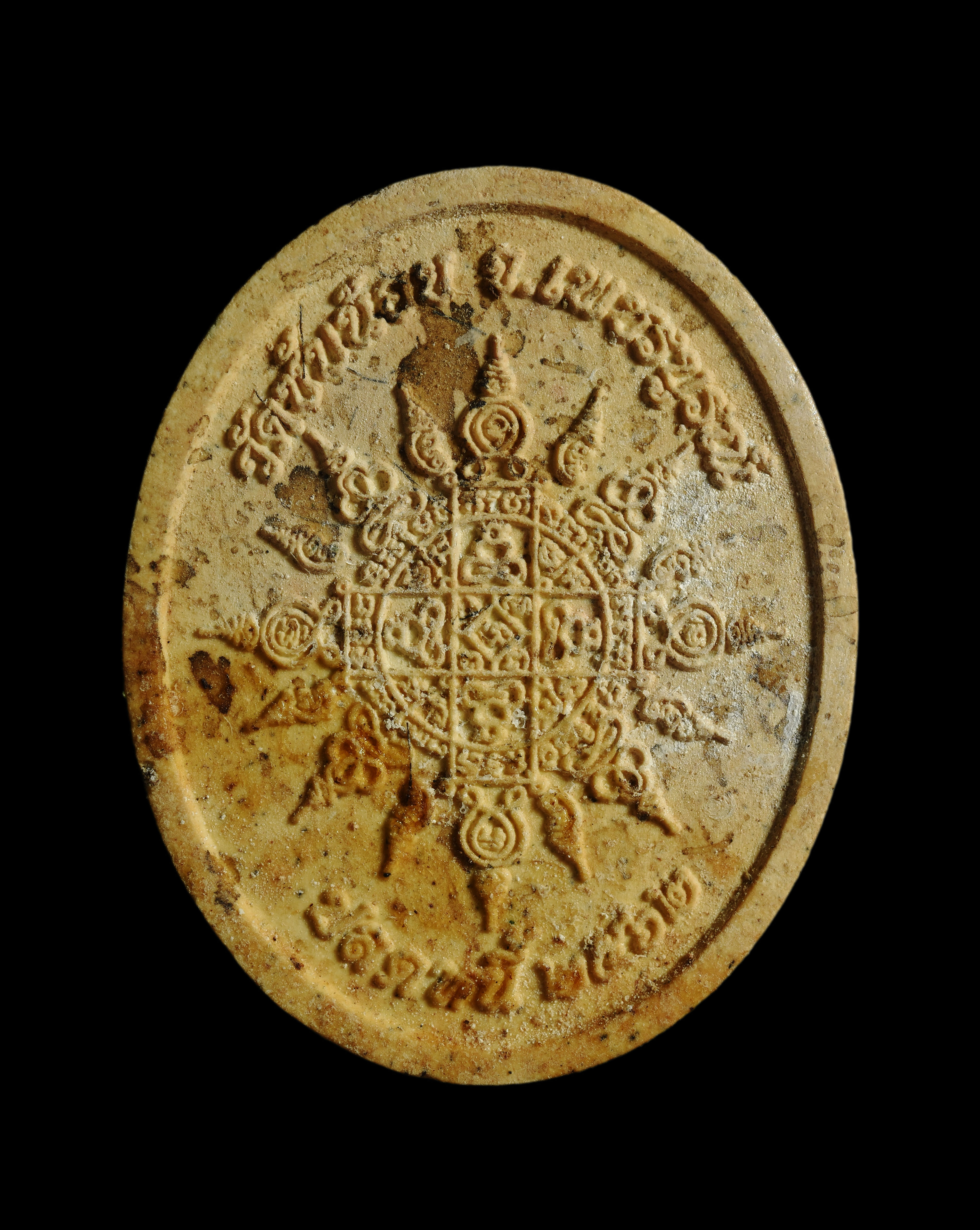 พระผงปลดหนี้ หลังยันต์พระอรหันแปดทิศ เนื้อแช่น้ำมนต์ หลวงปู่จันทร์ วัดซับน้อย