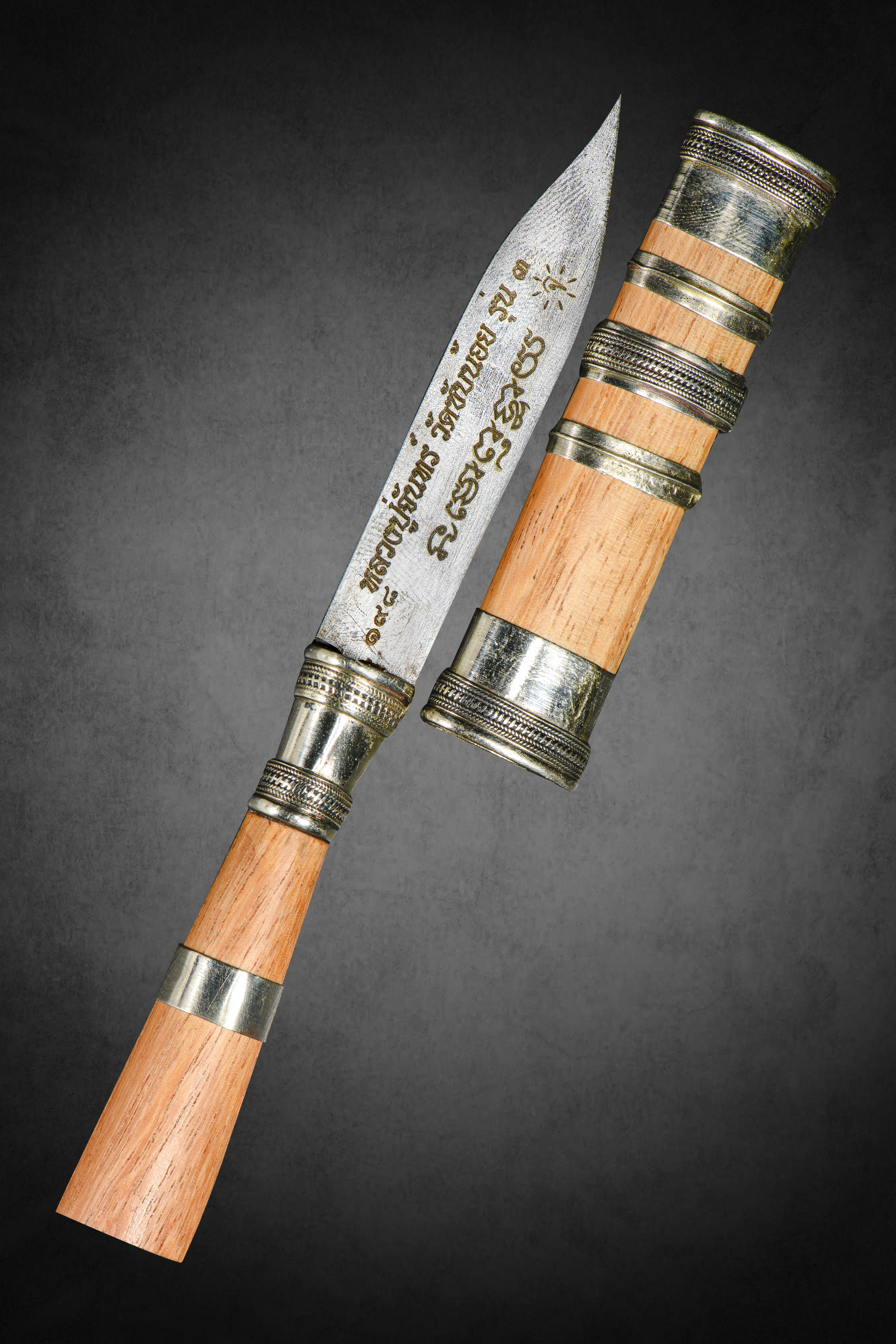 มีดหมอสายฟ้ามหาปราบไตรจักรท้าวเวสสุวรรณโณ รุ่น ๓ ขนาด 3 นิ้ว หลวงปู่จันทร์ วัดซับน้อย จ.เพชรบูรณ์