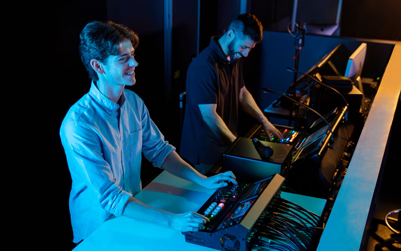 Switcher Roland รุ่น VR-400UHD 4K Streaming AV Mixer