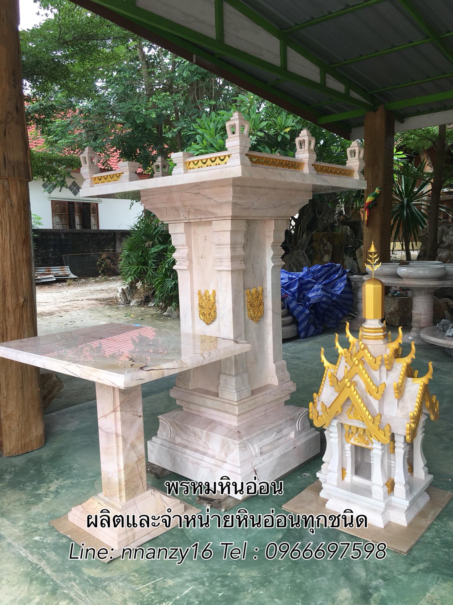 ศาลพระภูมิทรงปราสาทหินอ่อน