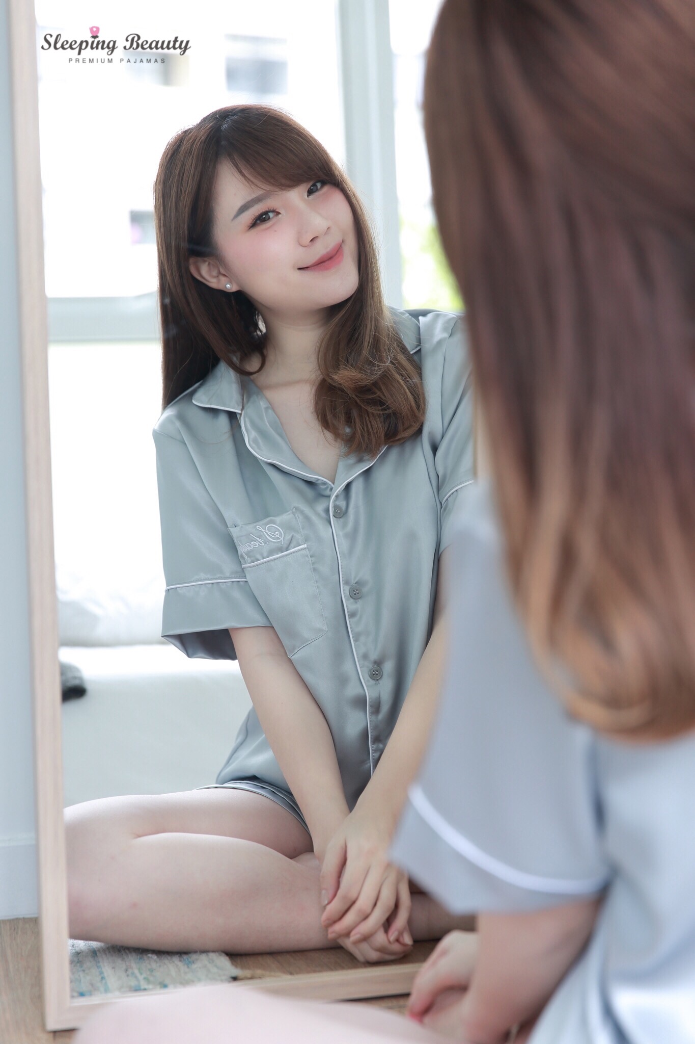 ชุดนอนผ้าซาตินเกรดพรีเมี่ยม สีเทา แขนสั้น กางเกงขาสั้น เนื้อนิ่ม ส่งไว ตัดเย็บดีมาก ชุดนอนผู้หญิง ชุดนอนกางเกง ชุดนอนน่ารัก แบรนด์ Sleeping Beauty ของแท้
