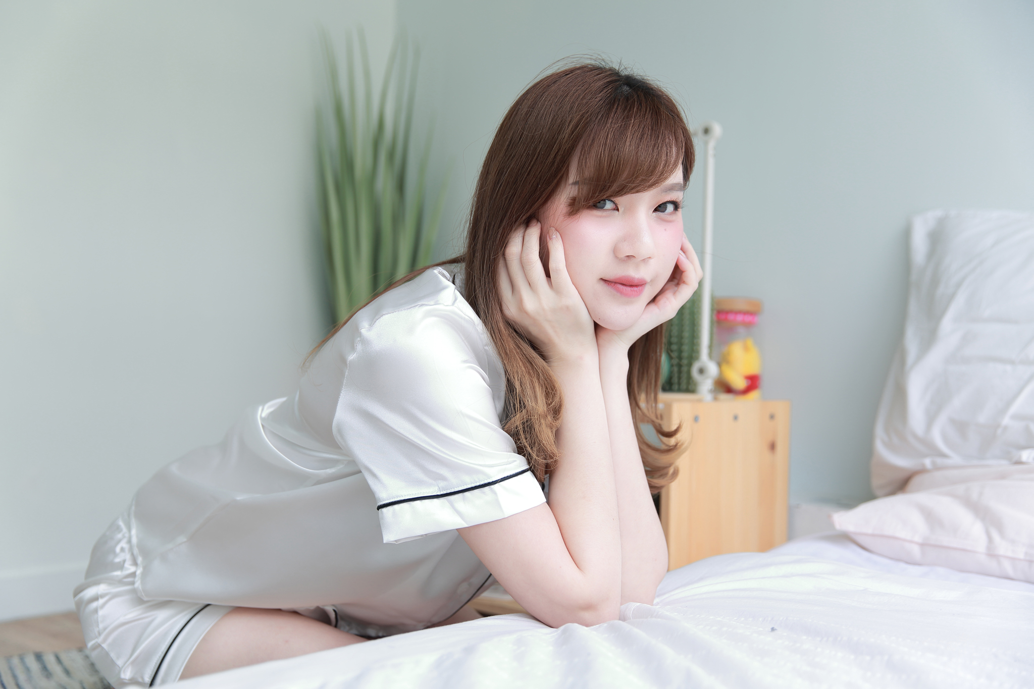 ชุดนอนผ้าซาตินเกรดพรีเมี่ยม สีขาว แขนสั้น กางเกงขาสั้น เนื้อนิ่ม ส่งไว ตัดเย็บดีมาก ชุดนอนผู้หญิง ชุดนอนกางเกง ชุดนอนน่ารัก แบรนด์ Sleeping Beauty ของแท้