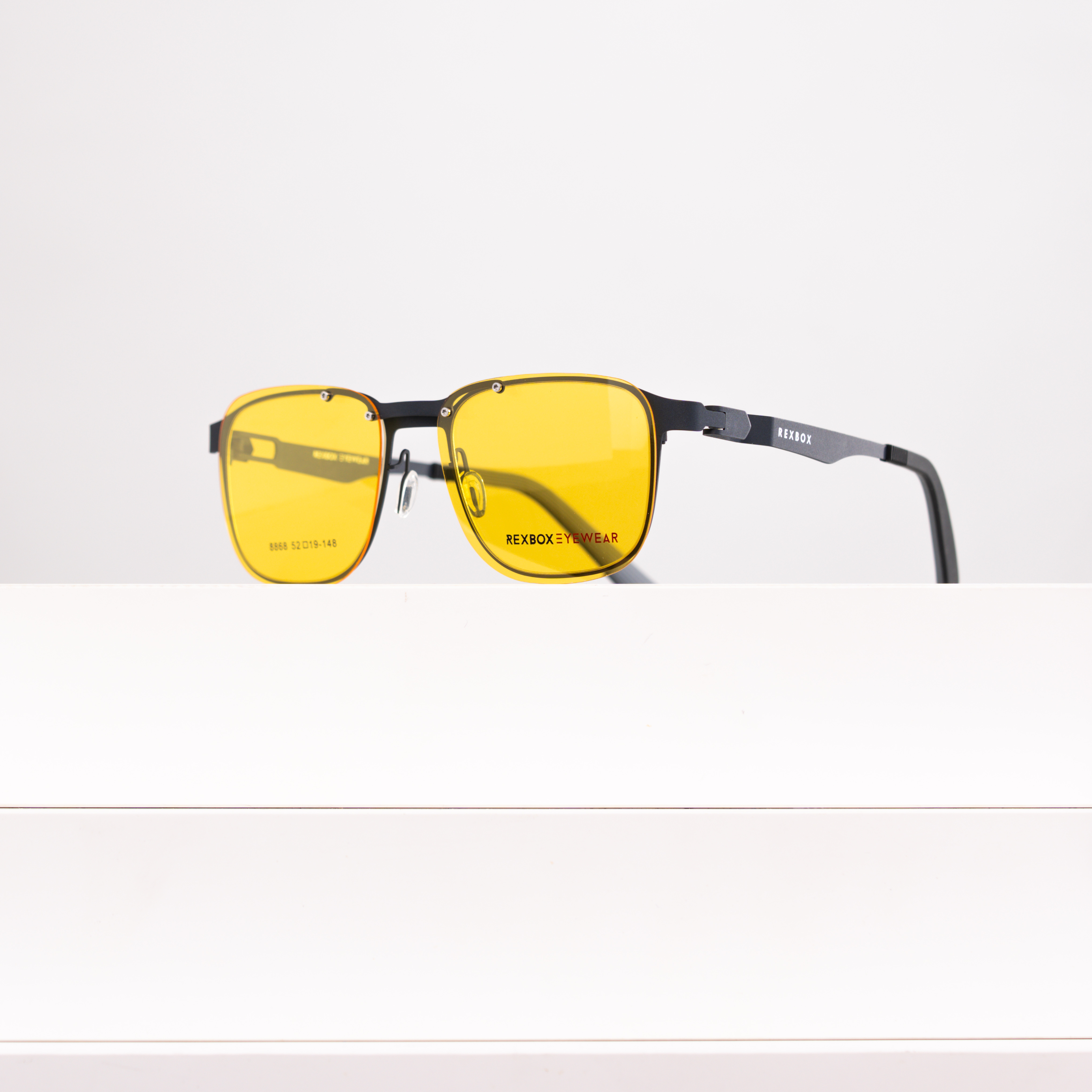 กรอบแว่น REXBOX EYEWEAR รุ่น Forge T2 สี Black วัสดุ Aluminum Alloy มาพร้อมกับคลิปออน Polarized 3 อัน เทาดำ, ฟ้าใล่เฉด, เหลือง