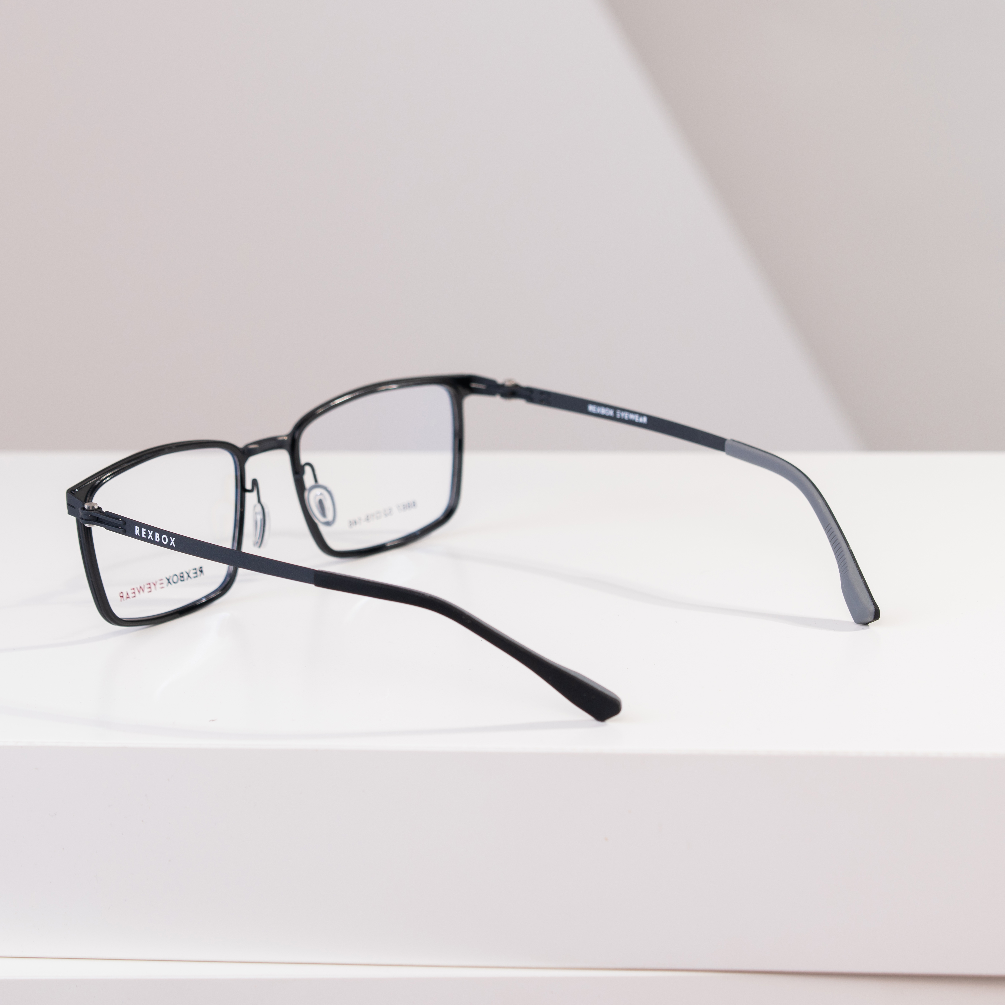 กรอบแว่น REXBOX EYEWEAR รุ่น Forge T1 สี Black วัสดุ Aluminum Alloy มาพร้อมกับคลิปออน Polarized 3 อัน เทาดำ, ฟ้าใล่เฉด, เหลือง