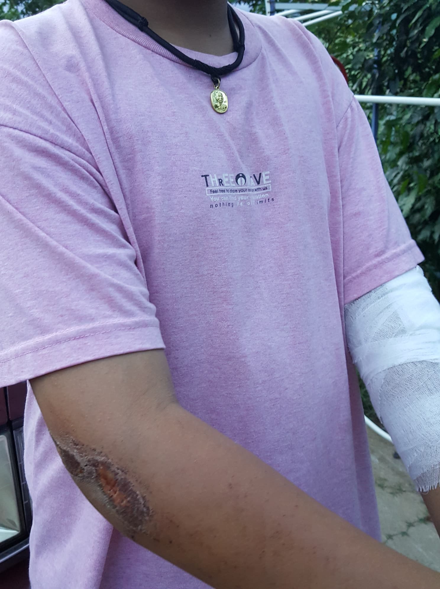 เหรียญประสบการณ์ เหรียญแอปเปิ้ล มหาเศรษฐี รุ่นแรก เนื้อทองฝาบาตรพระอาจารย์เหลย เตชะปัญโญ ปลุกเสกเดี่ยวอย่างข้มขลัง