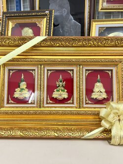✨ชุดพระแก้วมรกต 3 ฤดู (องค์พระใหญ่)✨ ขนาด 13*22 นิ้ว พร้อมกรอบซ้อนลายไทยสีทอง ของขวัญเกษียณ ของขวัญปีใหม่ ของขวัญมงคล ของที่ระลึกมอบผู้ใหญ่ ของขวัญเปิดร้าน ของขวัญขึ้นบ้านใหม่ โอกาสสำคัญต่าง ๆ เสริมสิริมงคล บารมี สำเนา