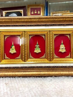 ✨ชุดพระแก้วมรกต 3 ฤดู (องค์พระเล็ก) ขนาด 11*19 นิ้ว พร้อมกรอบ ของขวัญเกษียณ ของขวัญปีใหม่ ของขวัญมงคล ของที่ระลึกมอบผู้ใหญ่ ของขวัญเปิดร้าน ของขวัญขึ้นบ้านใหม่ โอกาสสำคัญต่าง ๆ เสริมสิริมงคล บารมี สำเนา