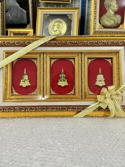 ✨ชุดพระแก้วมรกต 3 ฤดู (องค์พระเล็ก) ขนาด 10*18 นิ้ว พร้อมกรอบ ของขวัญเกษียณ ของขวัญปีใหม่ ของขวัญมงคล ของที่ระลึกมอบผู้ใหญ่ ของขวัญเปิดร้าน ของขวัญขึ้นบ้านใหม่ โอกาสสำคัญต่าง ๆ เสริมสิริมงคล บารมี สำเนา