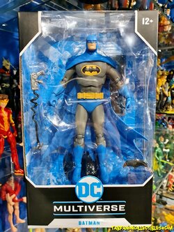 [2020.06] McFarlane DC Multiverse Wave 1 Modern Batman Variant (Blue & Gray) 7-Inch Action Figure