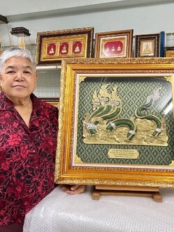 รูปหล่อนูนต่ำ เรซิ่นองค์พญานาคราช 3 เศียร พร้อมกรอบซ้อน2ชั้น พิเศษ ขนาด26*27นิ้ว เสริมบารมี ของขวัญมงคล ของขวัญมงคลเปิดร้าน มอบเป็นของขวัญ ของพรีเมียม ลูกค้า