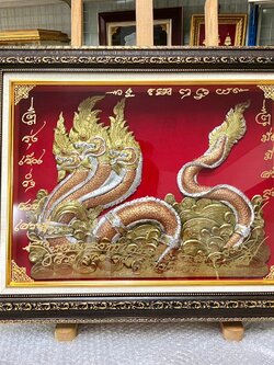 รูปหล่อนูนต่ำ เรซิ่นองค์พญานาคราช 3 เศียร พร้อมกรอบไม้โอ๊ค เสริมบารมี ของขวัญมงคล ของขวัญมงคลเปิดร้าน มอบเป็นของขวัญ ของพรีเมียม ลูกค้า