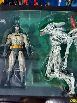 [2019.07] NECA 2019 NYCC Exclusive DC/Dark Horse Batman vs “Joker” Alien 2-Pack 7” Action Figures