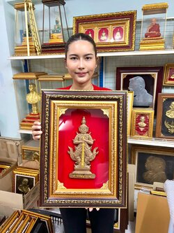 รูปหล่อเรซิ่นนูนต่ำ "ท้าวเวสสุวรรณ" (แบบบาง) พร้อมกรอบ ขนาด15*20นิ้ว ของขวัญ ของขวัญมงคล ของขวัญปีใหม่ ของที่ระลึกมอบผู้ใหญ่ ของขวัญเปิดร้าน ของเเต่งบ้านมงคล ของขวัญขึ้นบ้านใหม่ โอกาสสำคัญต่างๆ