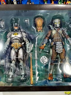 [2019.07] NECA 2019 SDCC Exclusive DC/Dark Horse Batman Armored vs Predator 2-Pack 7” Action Figures
