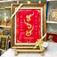 ผ้าพิมพ์ลายคำมงคล รวย บนพื้นกำมะหยี่แดง พร้อมกรอบ สวยงาม พร้อมกรอบ ขนาด 17*21.5 นิ้ว ของขวัญ ของขวัญมงคล ของขวัญปีใหม่ ของที่ระลึกมอบผู้ใหญ่ ของขวัญเปิดร้าน ของเเต่งบ้านมงคล ของขวัญขึ้นบ้านใหม่ โอกาสสำคัญต่าง ๆ เสริมสิริมงคล