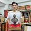 รูปหล่อ ในหลวง รัชกาลที่ ๙ พร้อมตู้กระจก ขนาด 11.5*11.5 นิ้ว สูง 16 นิ้ว งดงาม ทรงคุณค่า ของขวัญ ของขวัญมงคล ของขวัญปีใหม่ ของที่ระลึกมอบผู้ใหญ่ ของขวัญเปิดร้าน ของเเต่งบ้านมงคล ของขวัญขึ้นบ้านใหม่ โอกาสสำคัญต่าง ๆ เสริมสิริมงคล สำเนา